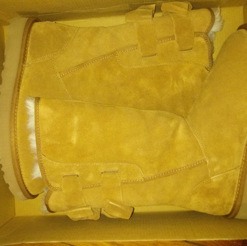 WOMANS UGG'S